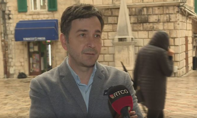 Čolić u novogodišnjoj noći u Kotoru