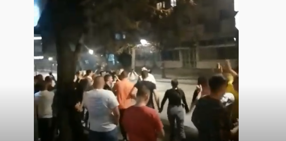 Nove provokacije u Pljevljima: Grupa mladića i djevojaka igra kolo uz stihove “Ovo su ti barabe i lole što se krste i bogu se mole”