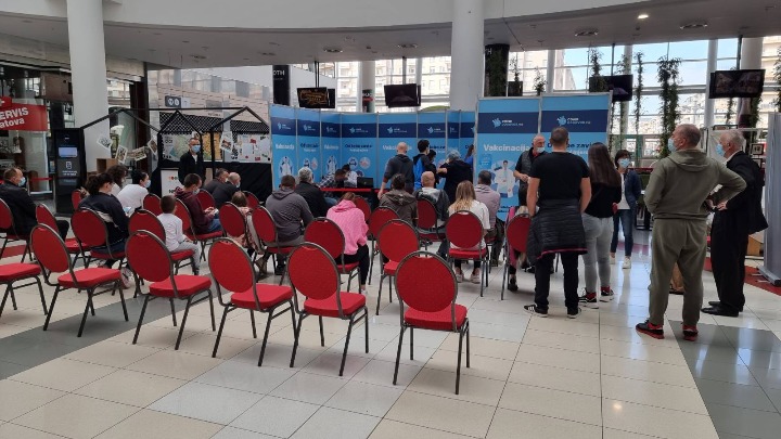 DZ Podgorica: Veliki odziv građana na vakcinalnom punktu u Delti