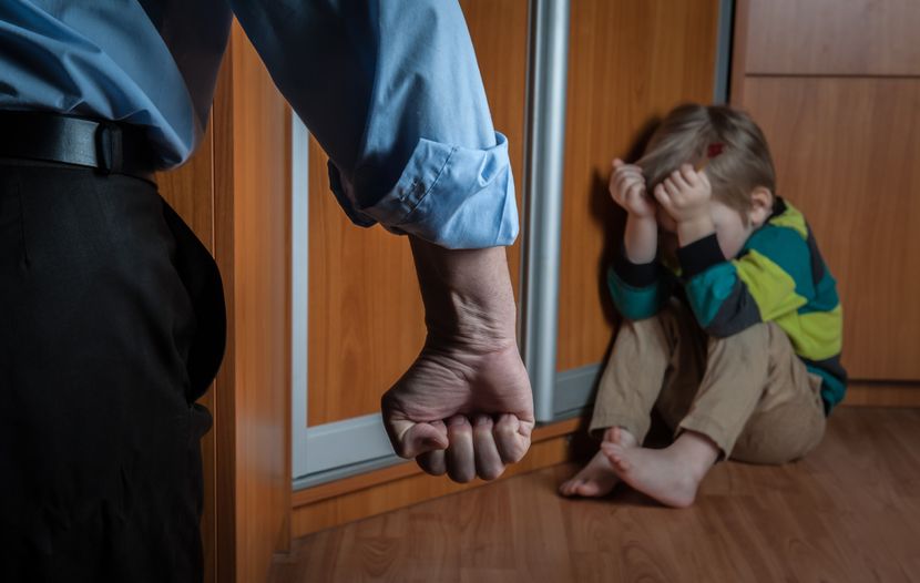 Supružnici zlostavljali dječaka u BiH: Otac ga tukao i zaključavao bez hrane