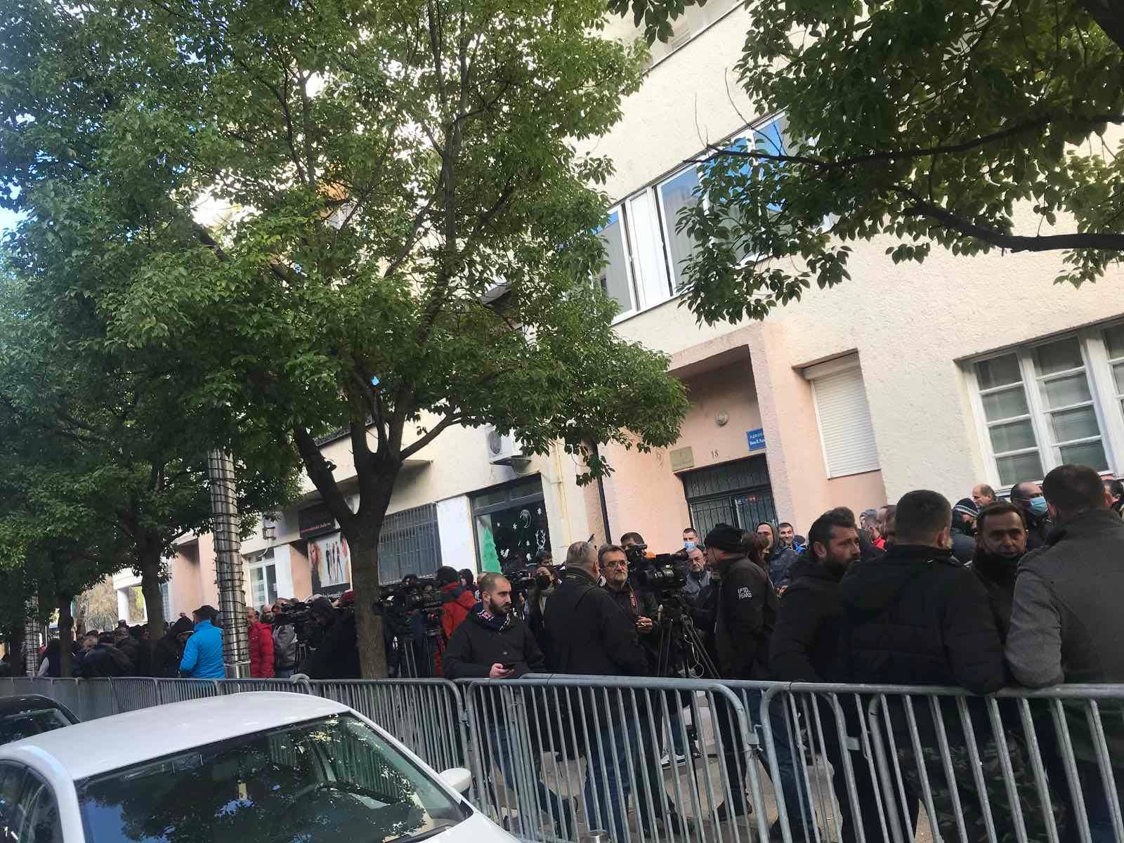 Radnici KAP-a satima ispred Vlade, niko im se ne obraća
