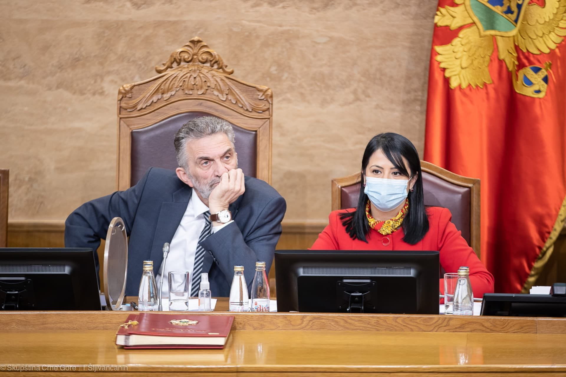 DO KAD ĆE GRAĐANI ZAVISITI OD BULAJIĆA: U Skupštini čekaju tri zakona o akcizama, redovno zasijedanje već trebalo da počne