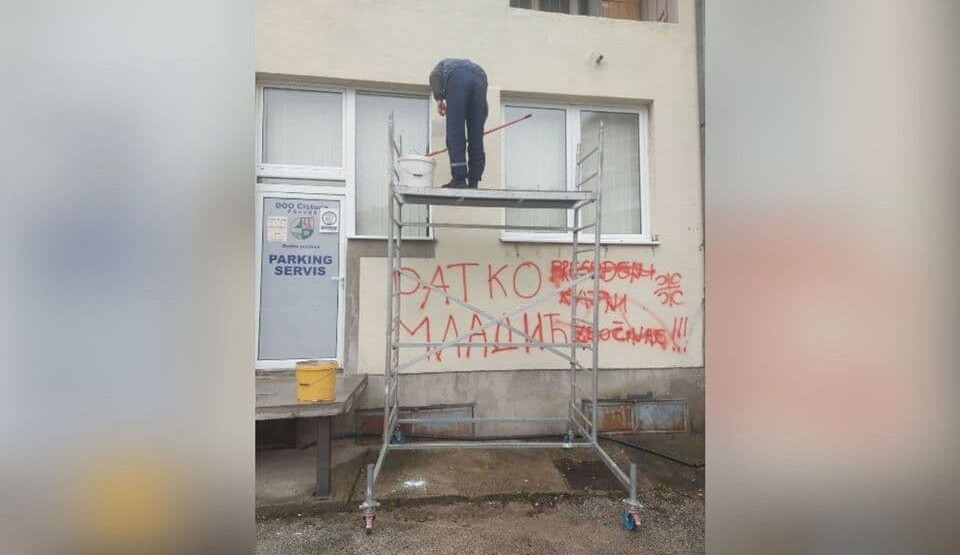 U toku saniranje fasade sa spornim grafitom Ratka Mladića