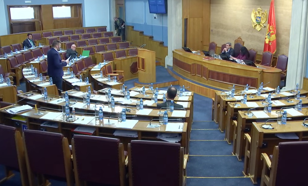 Poslanici o povećanju miminalne penzije, Konjević: Predlozi neodrživi i klasični populizam