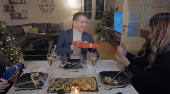 Bečić uputio video poruku građanima, evo sa kim slavi praznike (VIDEO)
