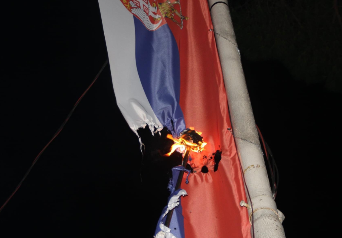 Rama o paljenju srpske zastave: Neka osjećaju sramotu oni koji su ovo radili