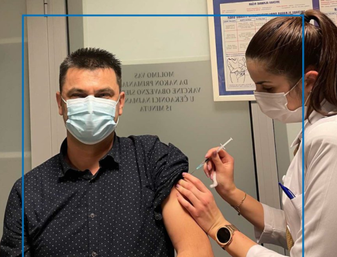 Galić primio treću dozu: Budite odgovorni, vakcinišite se