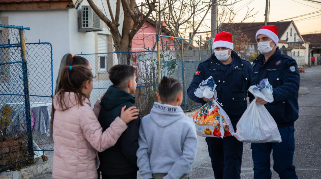Zaposleni u Glavnom gradu prikupili novac za 260 paketića za djecu iz socijalno ugroženih porodica