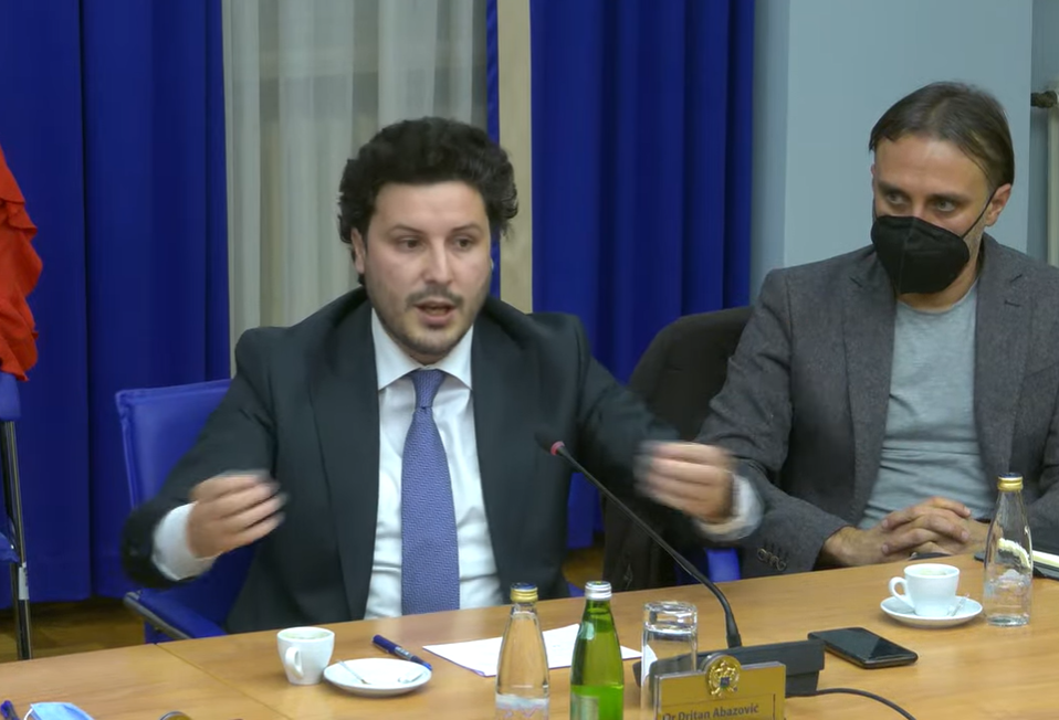Abazović Demokratama: Malo se šlihtate Vladi, malo DF-u, Front je za vas doktor nauka