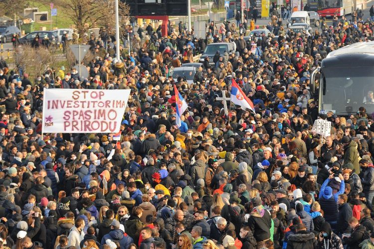Demonstranti u Novom Sadu: Kamenovali nas “Snajperovi” huligani