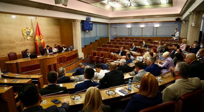 Bratić se nije pojavila u Skupštini, opozicija razmatra dalje korake