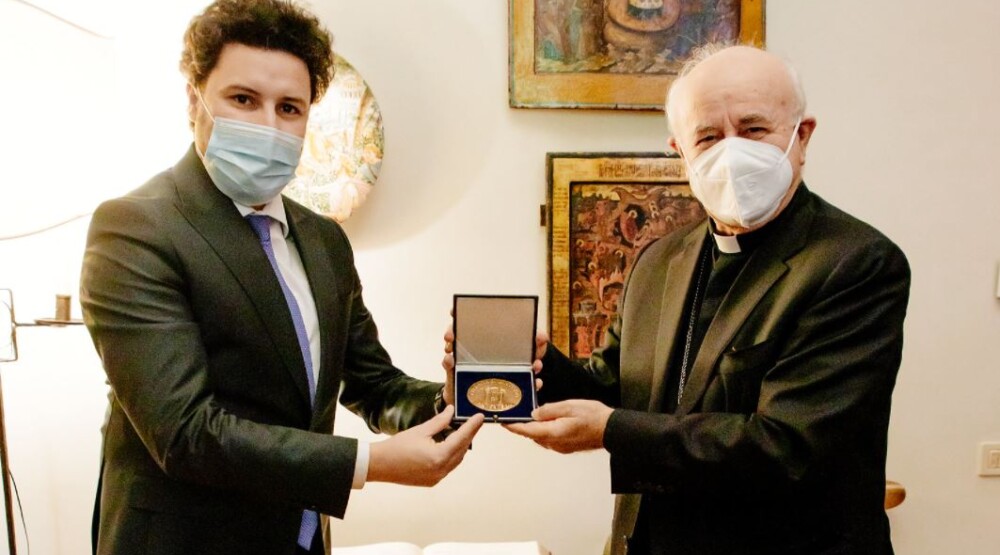 Abazović sa monsinjorom Paljom: Crna Gora spremna da doprinese dijalogu na Balkanu