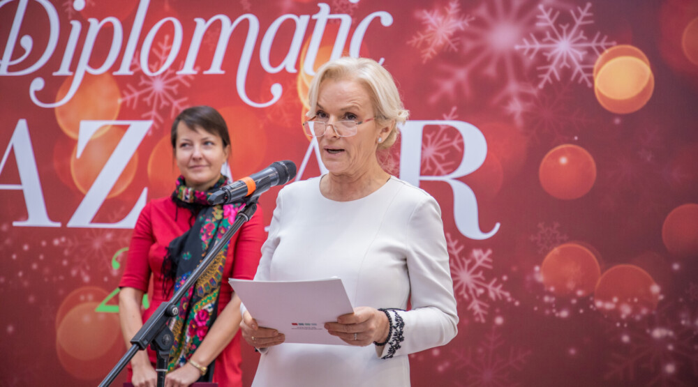 Supruga Zdravka Krivokapić otvorila diplomatski Božićni bazar