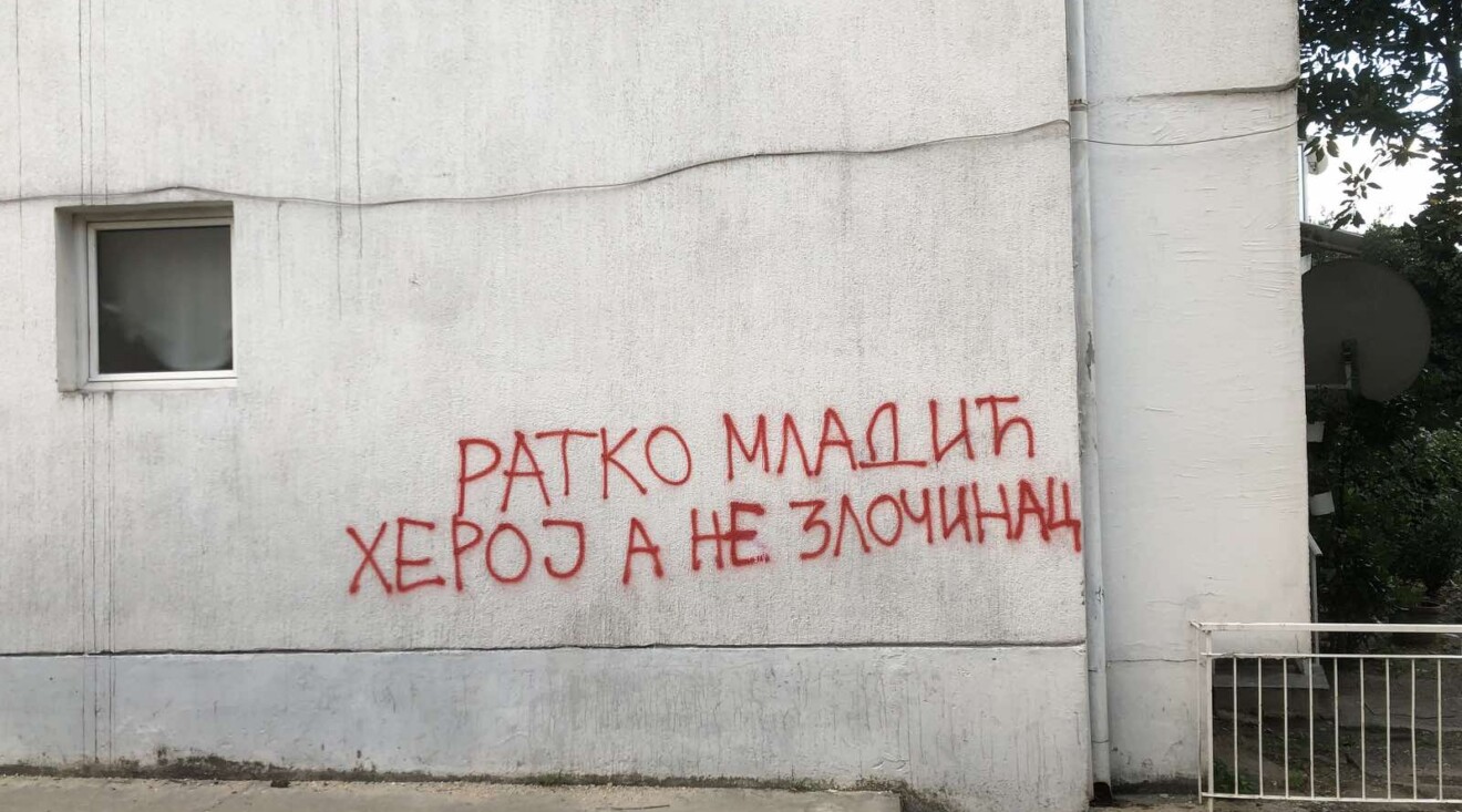 Grafit posvećen Mladiću osvanuo u Kotoru, inspekcija naložila stanarima da se ukloni