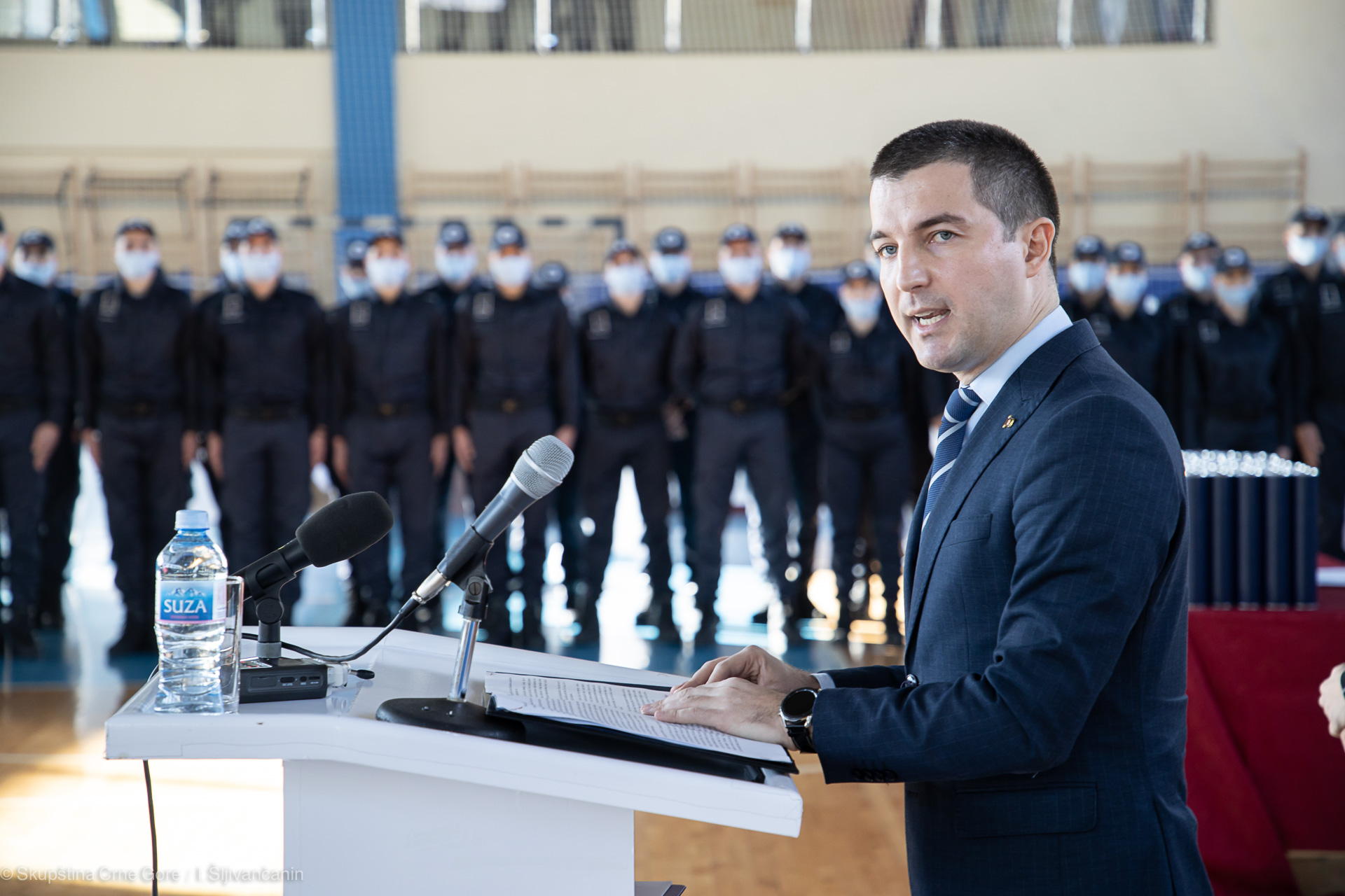 Bečić policijskim akademcima: Ostavite nama politiku i partijska nadgornjavanja