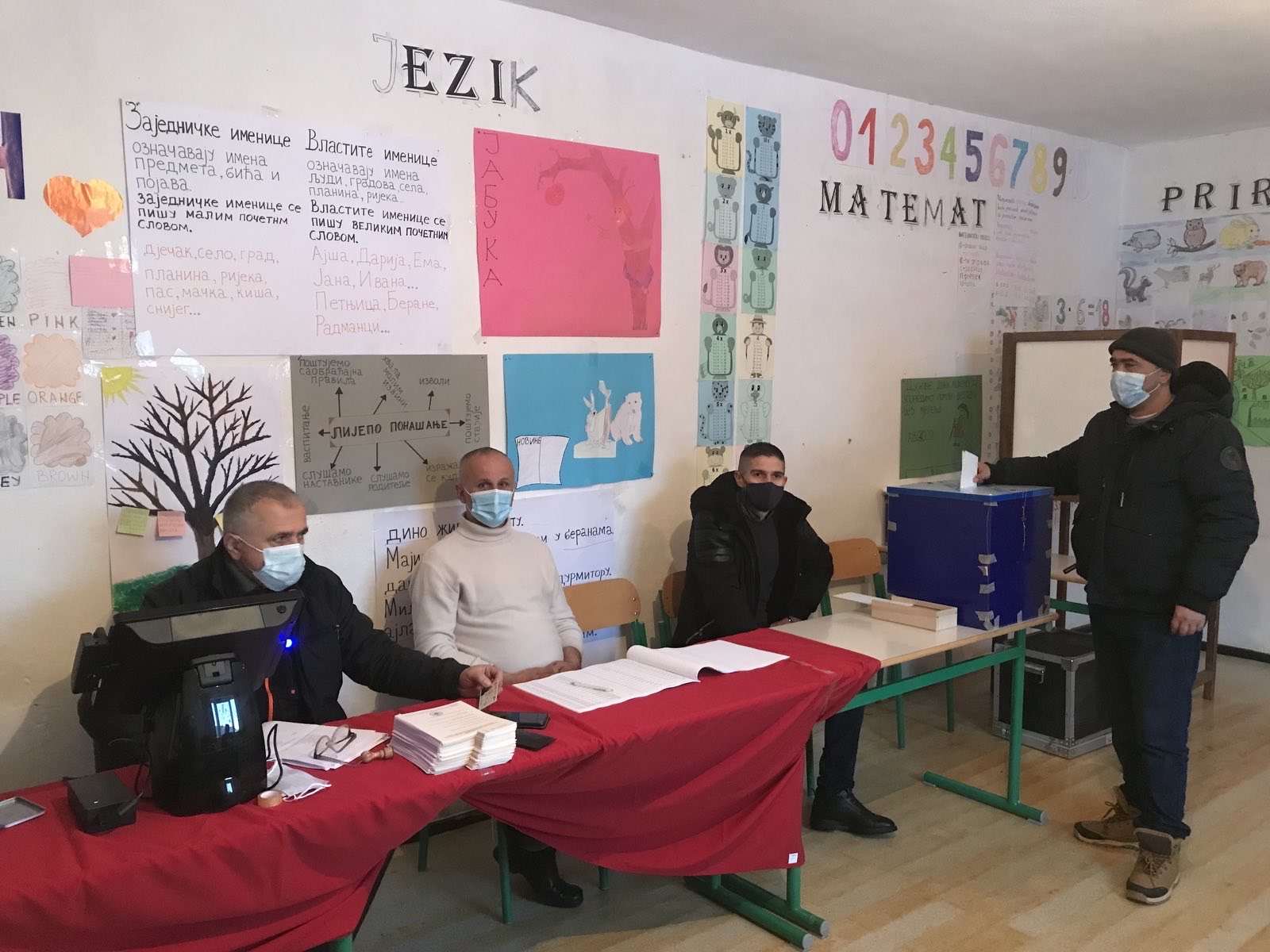 PETNJICA: Počelo ponovljeno glasanje na biračkom mjestu u Radmancima