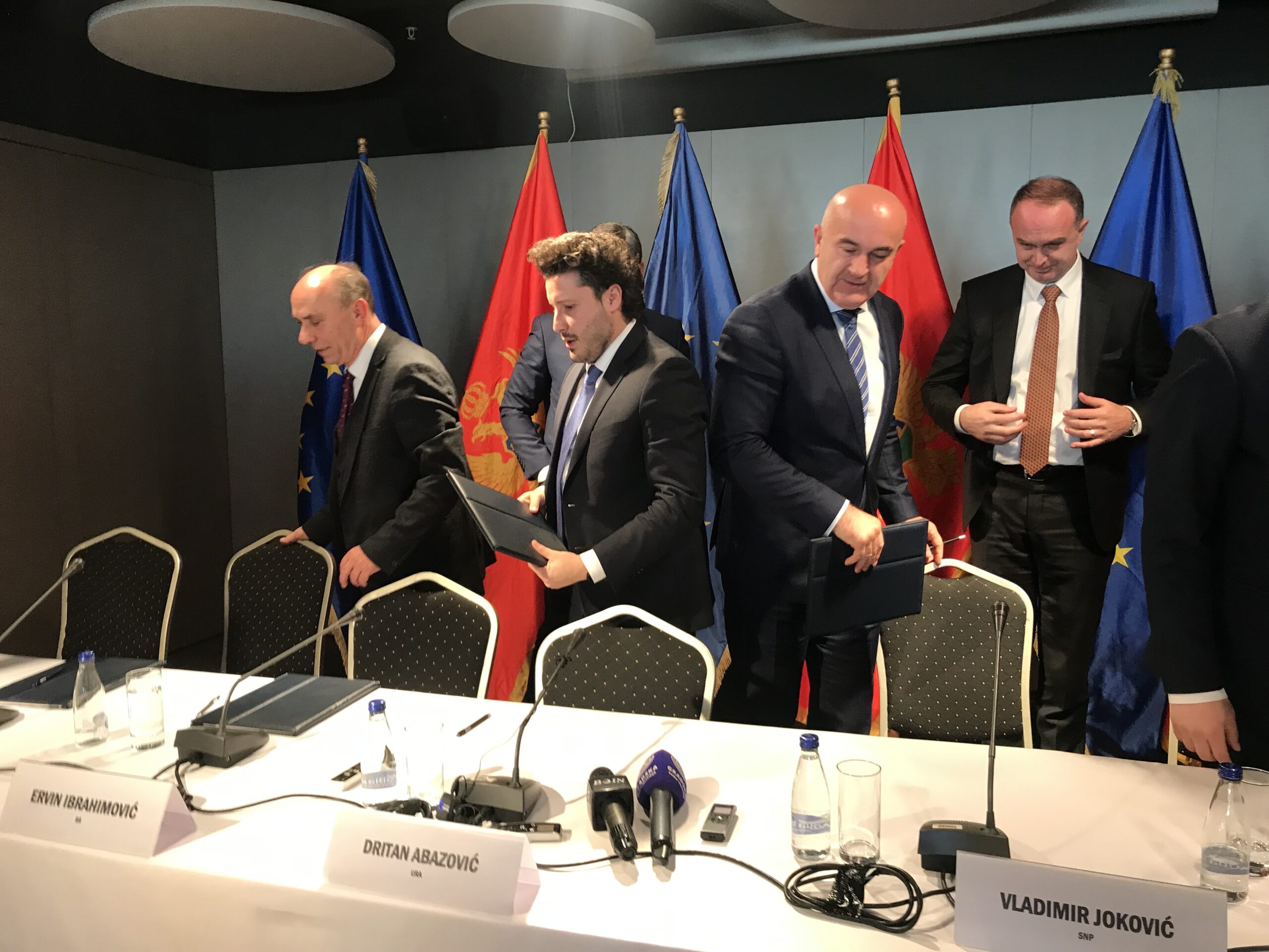 Inicijativa za pad vlade 3. januara, vanredna Skupština 18. – Hoće li SNP i URA podijeliti “teret” i smijeniti Krivokapića