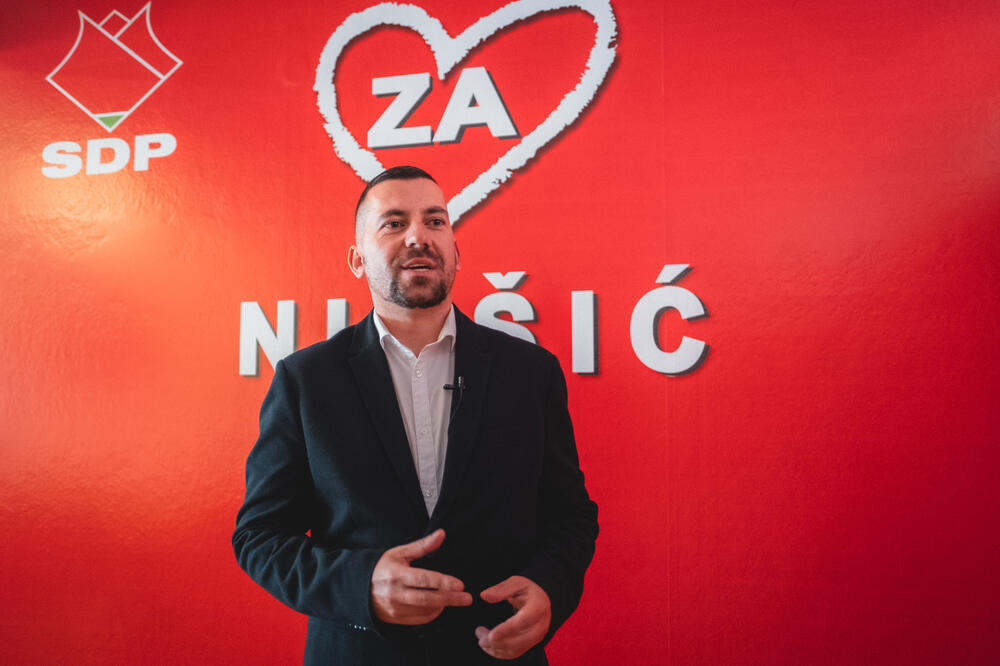 Perović: Ministarka Bratić svojim nastupima nastavlja da zasmijava crnogorsku javnost
