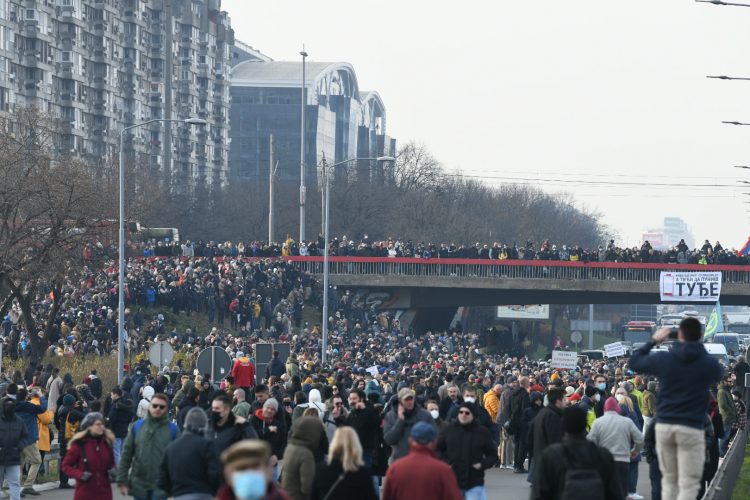 Novinar FoNeta napadnut dok je izvještavao sa protesta na Novom Beogradu