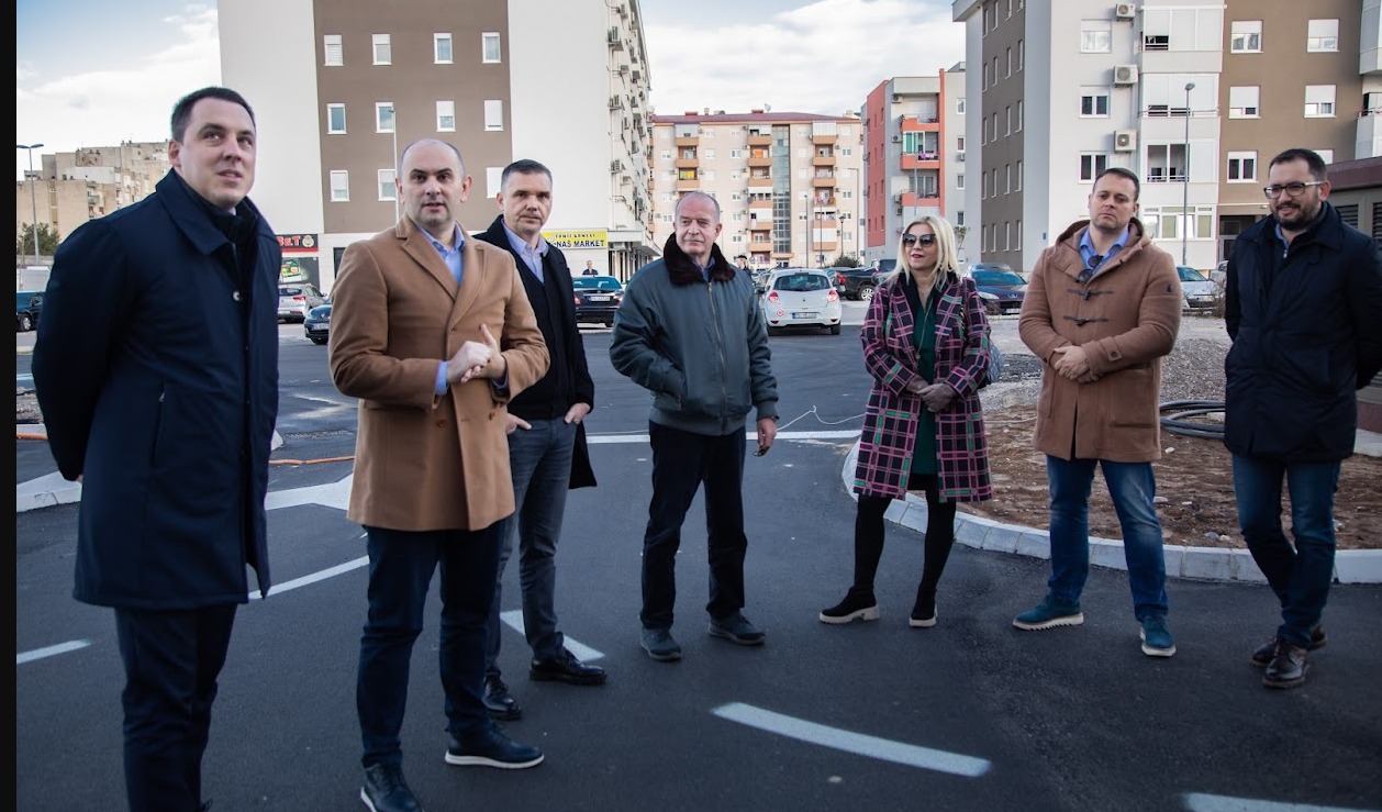 Vuković obišao zgradu namijenjenu zaposlenima u Glavnom gradu: Stambeno pitanje će riješiti 91 porodica