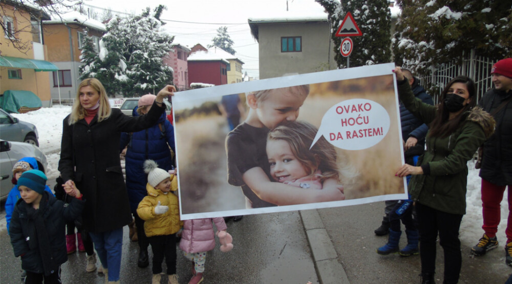 Protest u Pljevljima: Ne razdvajajte sestru i brata