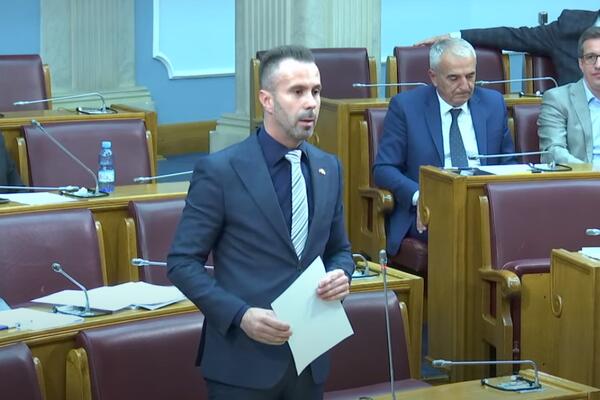 Bogdanović pitao Abazovića ko mu je nudio 21 milion i da li memorandumom ruši Vladu