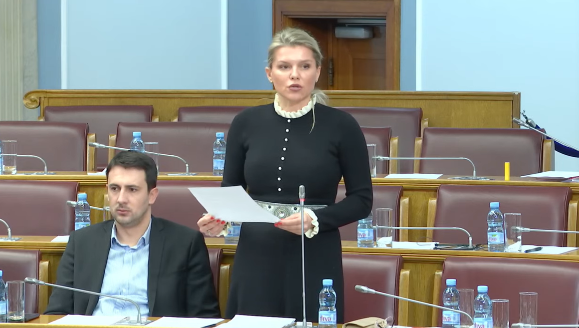Vuksanović-Stanković: Bratić je primat da uruši sve što je crnogorsko od kada otvori do kada zatvori oči