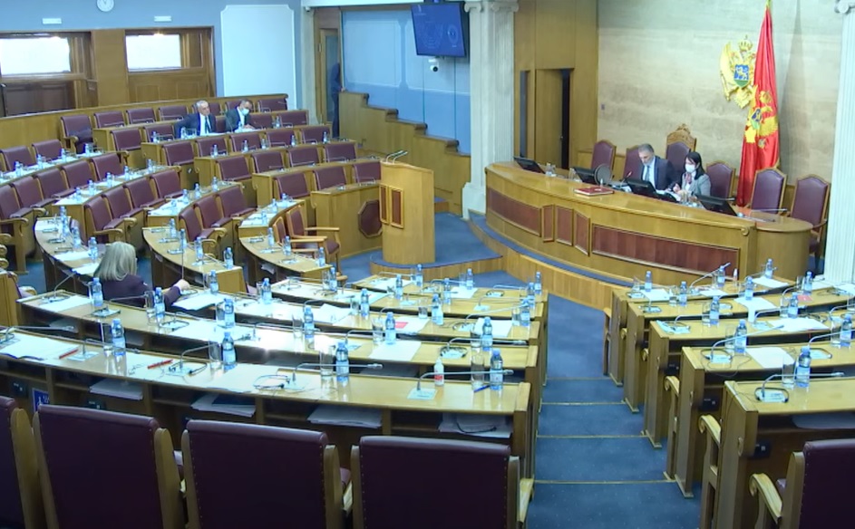 Nastavak Skupštine, na poslanička pitanja odgovara Mitrović