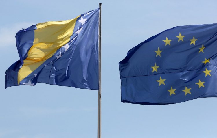 Fon der Lajen: Put na koji se odlučila RS može voditi samo ka izolaciji