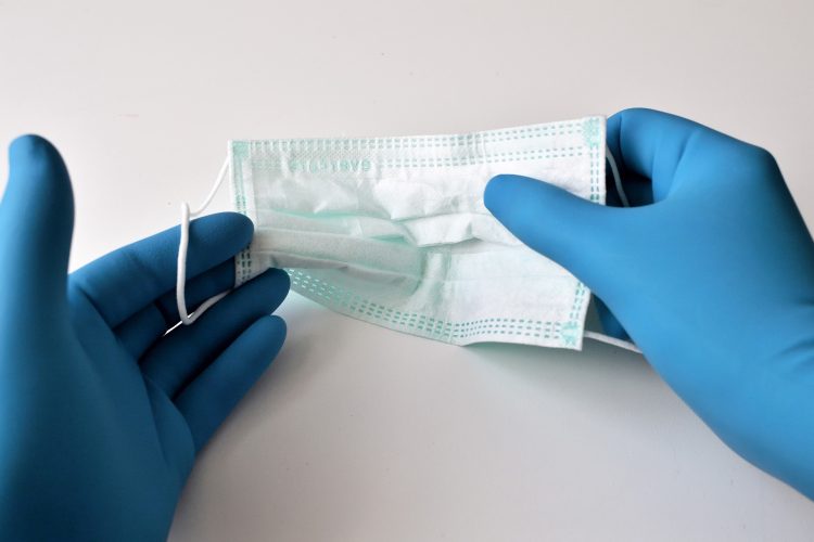 Bježao 20 godina zbog ubistva, pa uhapšen jer nije nosio masku u prodavnici
