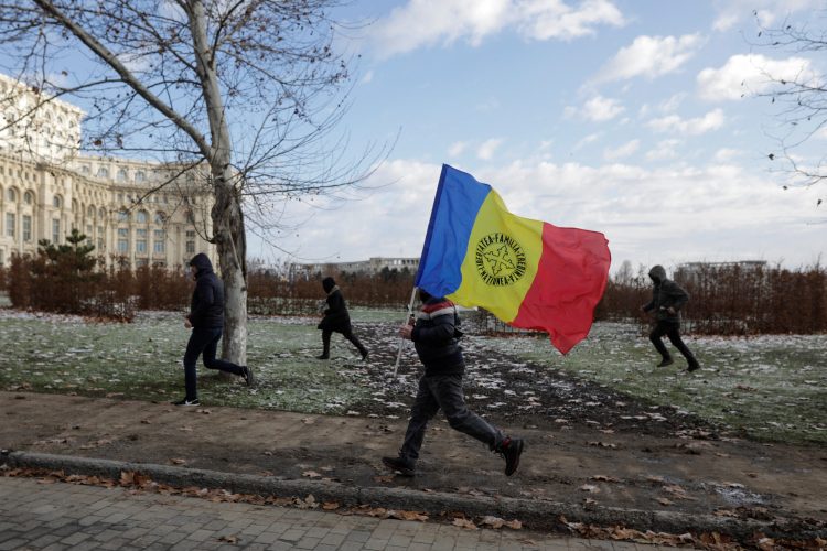 U Rumuniji stupile na snagu oštrije mjere, zabranjene platnene maske
