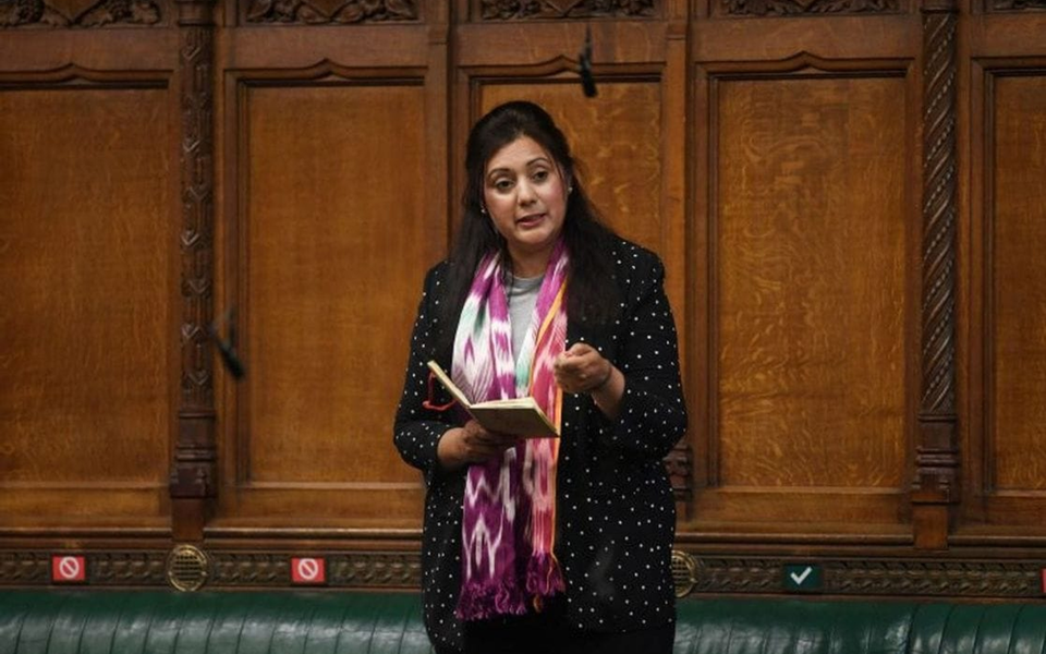 Britanska poslanica tvrdi da je smijenjena jer je muslimanka, naložena istraga