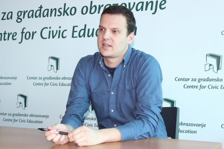 CGO: Hronično loš status novinara i novinarki u Crnoj Gori