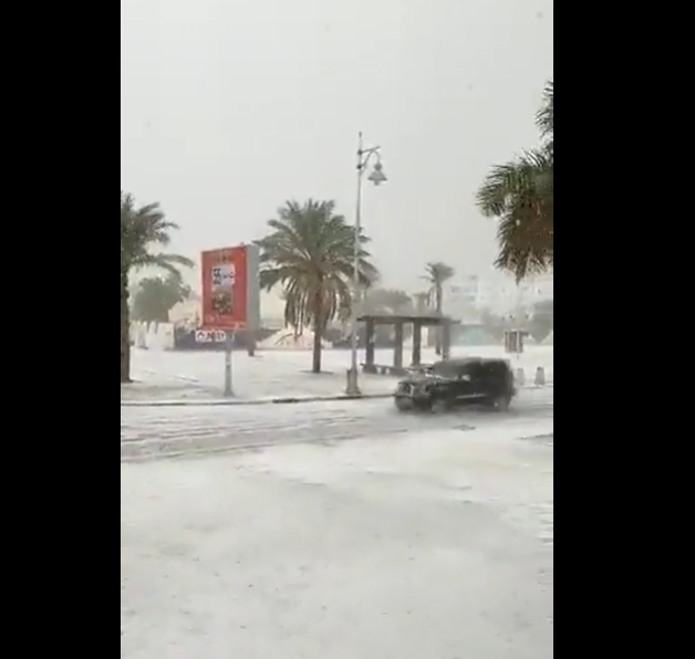 VIDEO: Snijeg i grad u Hurgadi, turisti u čudu