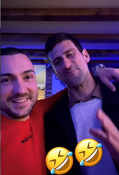 Đoković s prijateljima na Žabljaku: Poslije vica Podgoričanina, Novak PLAKAO od smijeha!