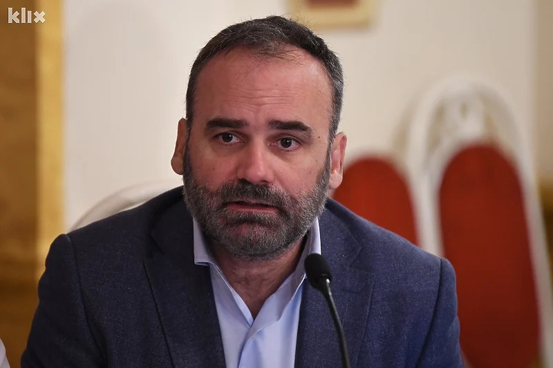 Mustafić o defileu u RS-u: Ovo je mrak u dvorištu Evrope koji traje 30 godina uz mentorstvo Srbije