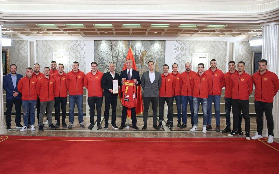 Đukanović uručio rukometašima Orden crnogorske zastave drugog stepena
