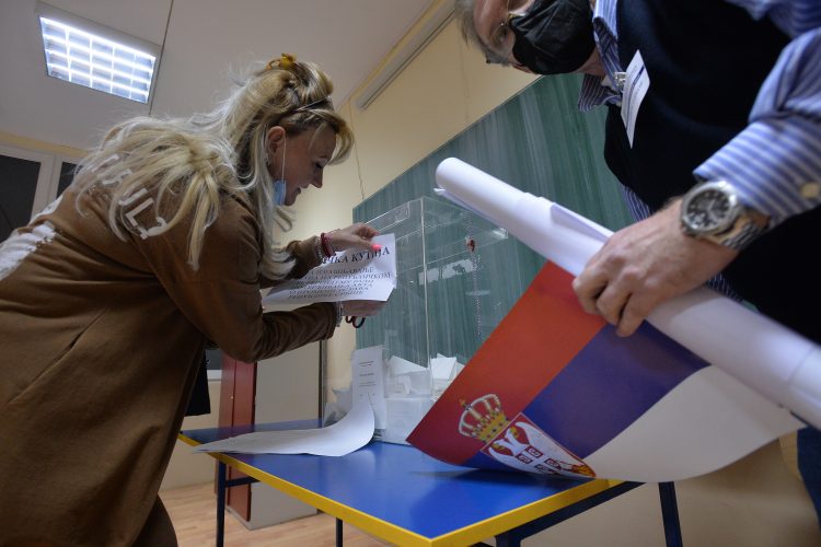 Srbija: Za promjene Ustava glasalo 60,48 odsto izašlih građana