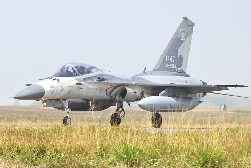 Tajvan podigao borbene avione nakon preleta kineske flote u kojoj je bio i bombarder