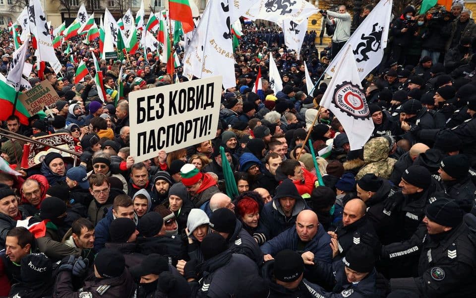 Bugarska: Demonstranti pokušali da upadnu u parlament, ima povrijeđenih