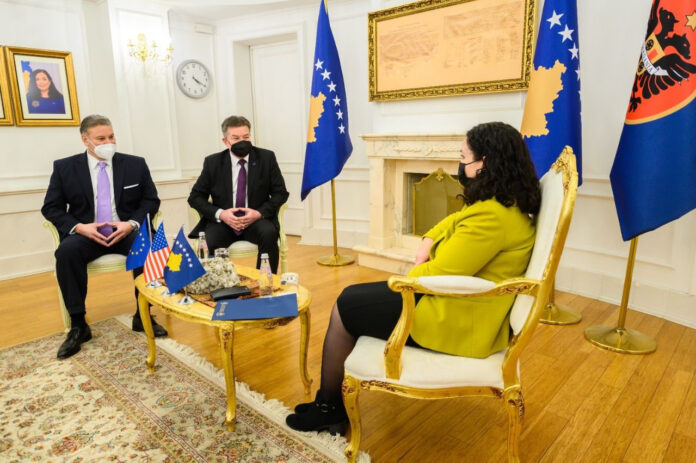 Lajčak i Eskobar na Kosovu: Podrška dijalogu, EU i SAD sarađuju