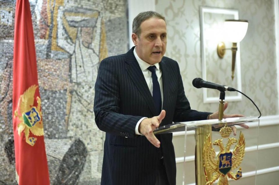 Popović: Veleizdajnički Temeljni ugovor sa SPC neće proći