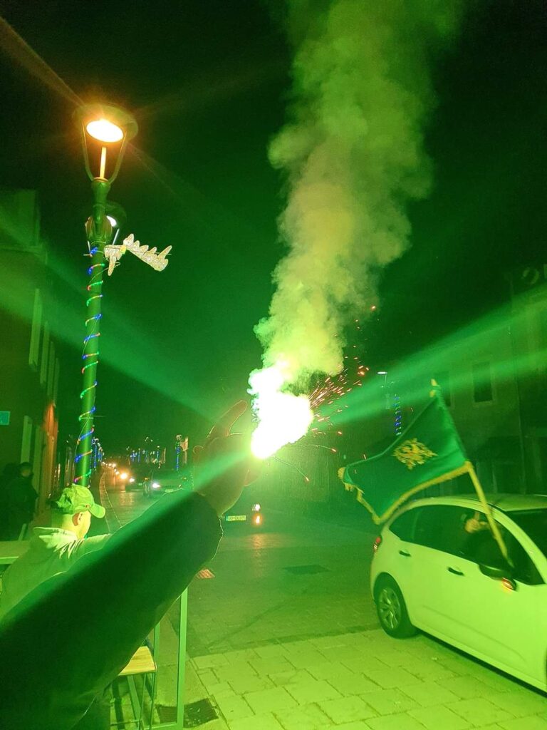 Baklje, zastave i himna: Ovako Cetinje slavi pobjedu rukometaša (VIDEO)