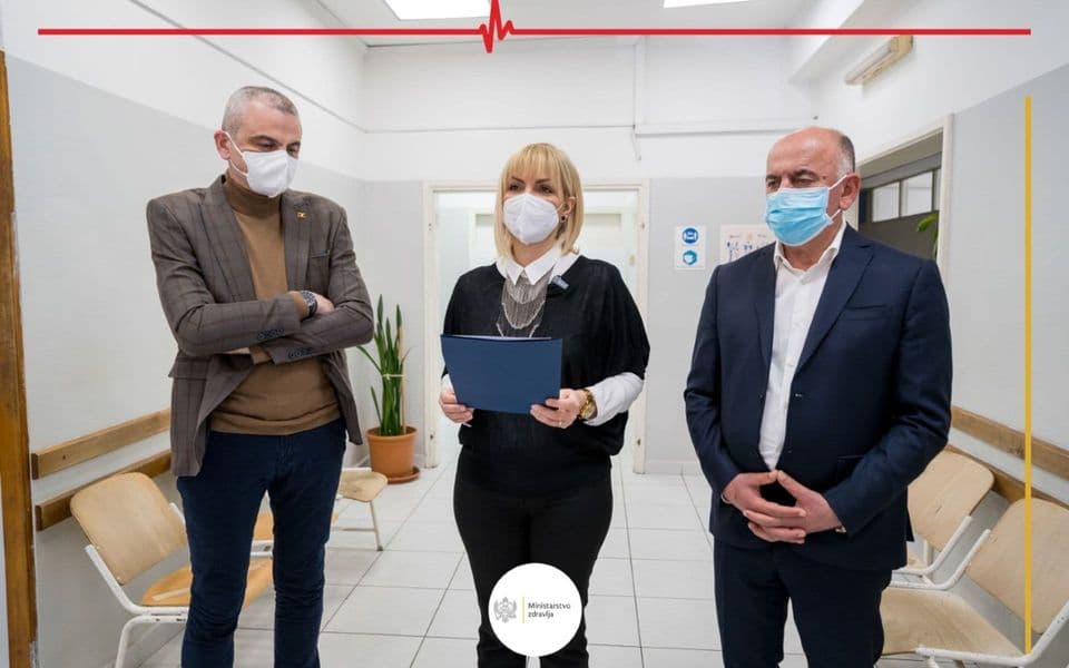 Crna Gora dobila aparate za oživljavanje na javnim površinama