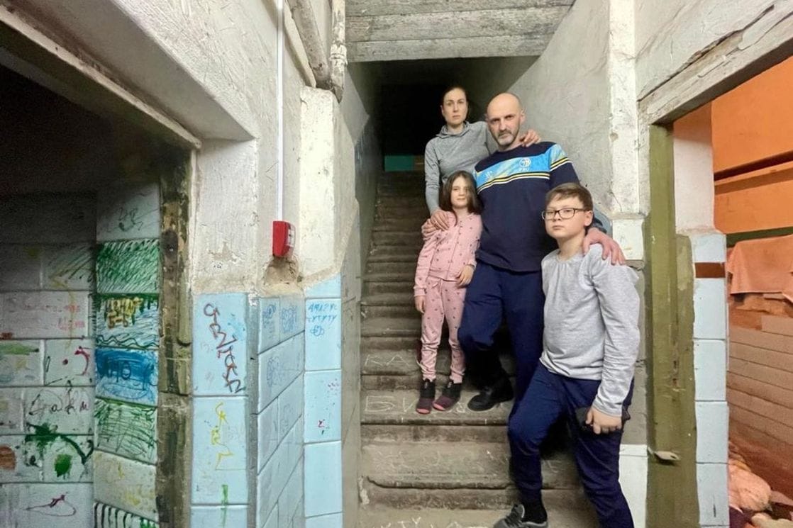Radulović za Standard iz skloništa u Kijevu: Nebo sija od eksplozija, dok pričam sa vama čuju se detonacije, treba nam pomoć CG da izađemo