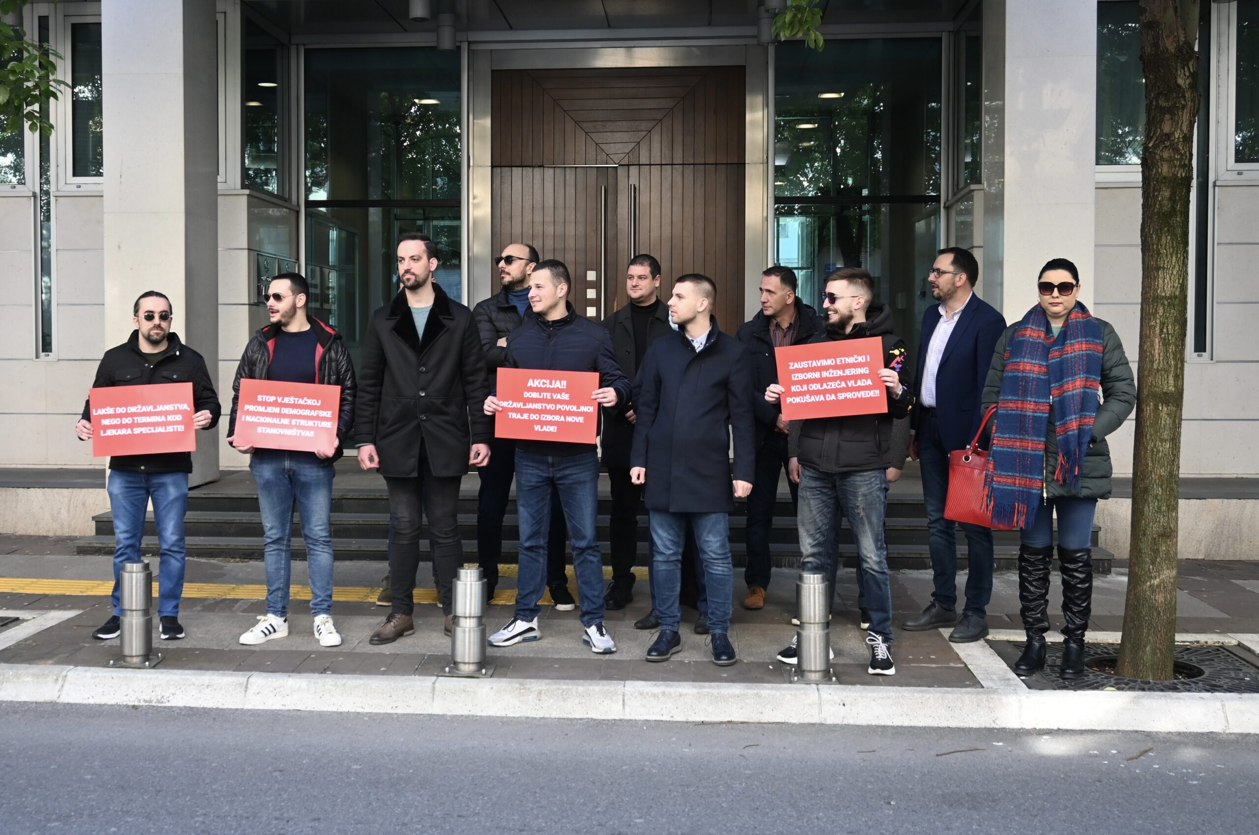 Performans Omladine SD-a ispred Vlade: Stop vještačkoj promjeni demografske i nacionalne strukture stanovništva