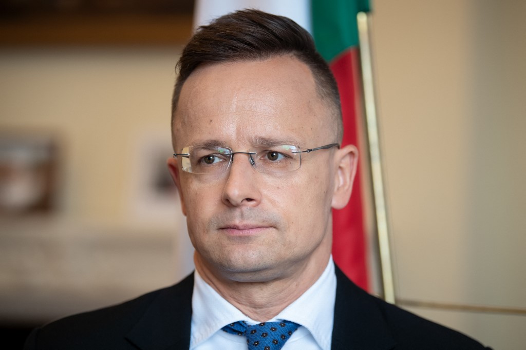 Sijarto potvrdio: Mađarska će uložiti veto na sankcije EU Dodiku