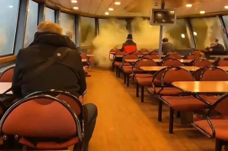 Talas razbio prozore trajekta u Njemačkoj, putnici panično bježali