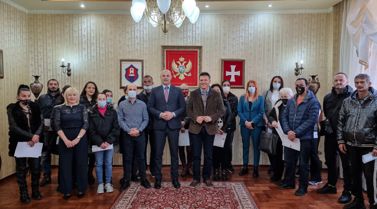Cetinje: Uručena pomoć od 100.000 eura za djecu iz socijalno ugroženih porodica
