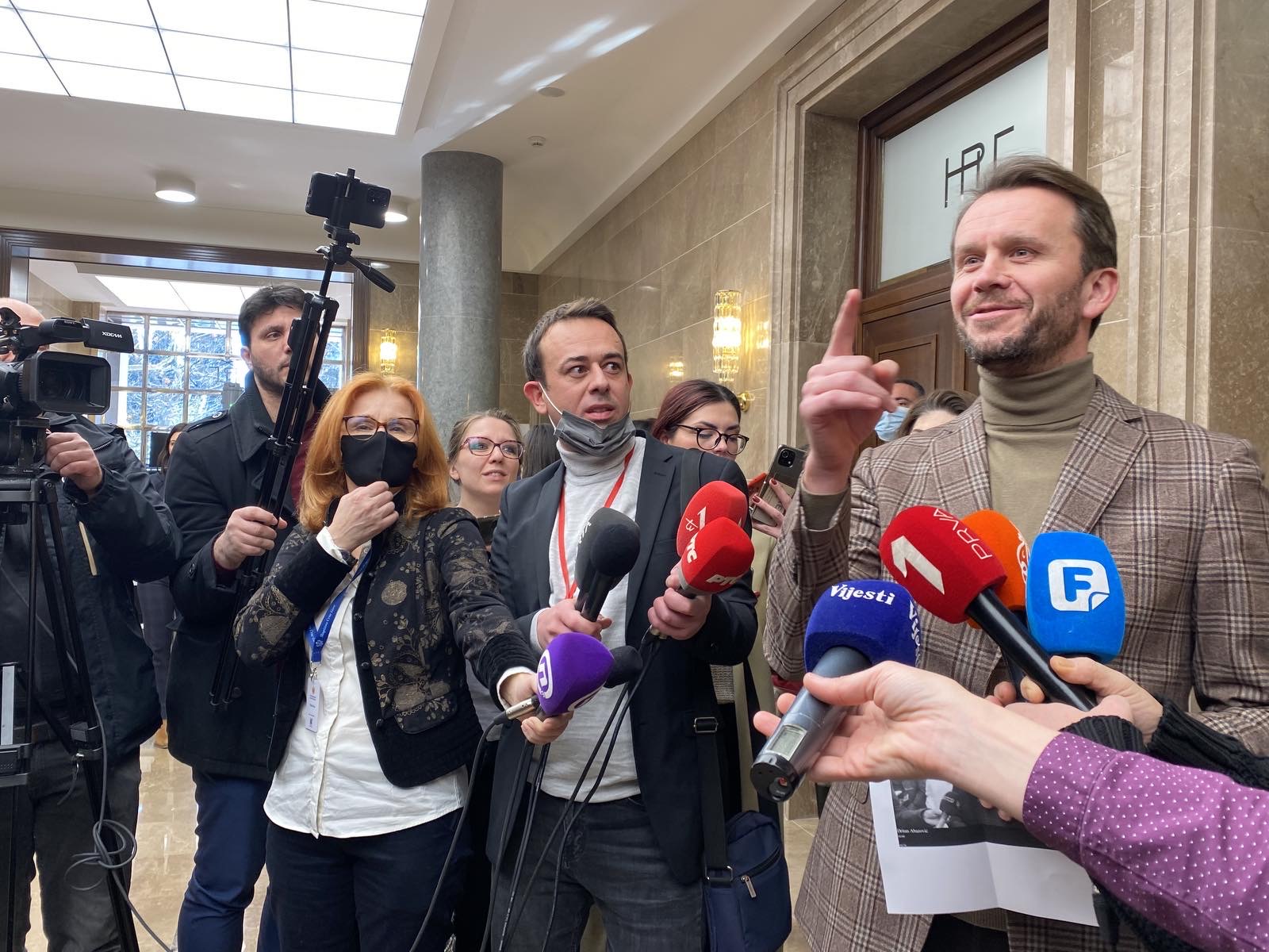 KONJEVIĆ: SDP bio uzdržan jer neće da se miješa u dobre odnose Krivokapića i Abazovića